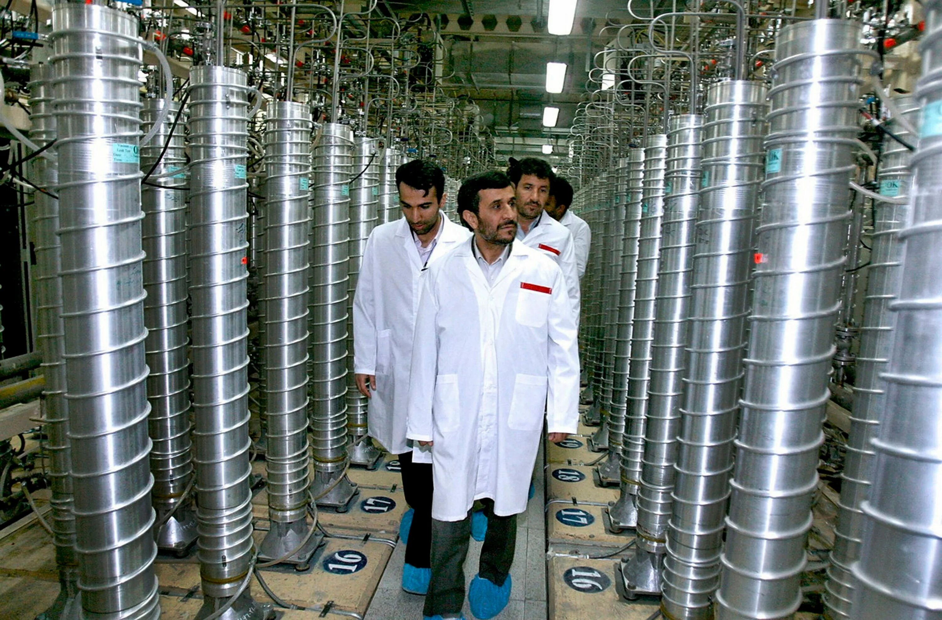 Завод урана. Центрифуги для обогащения урана в Иране. Иран завод по обогащению урана. Завод Фордо Иран. Центрифуга УЭХК.