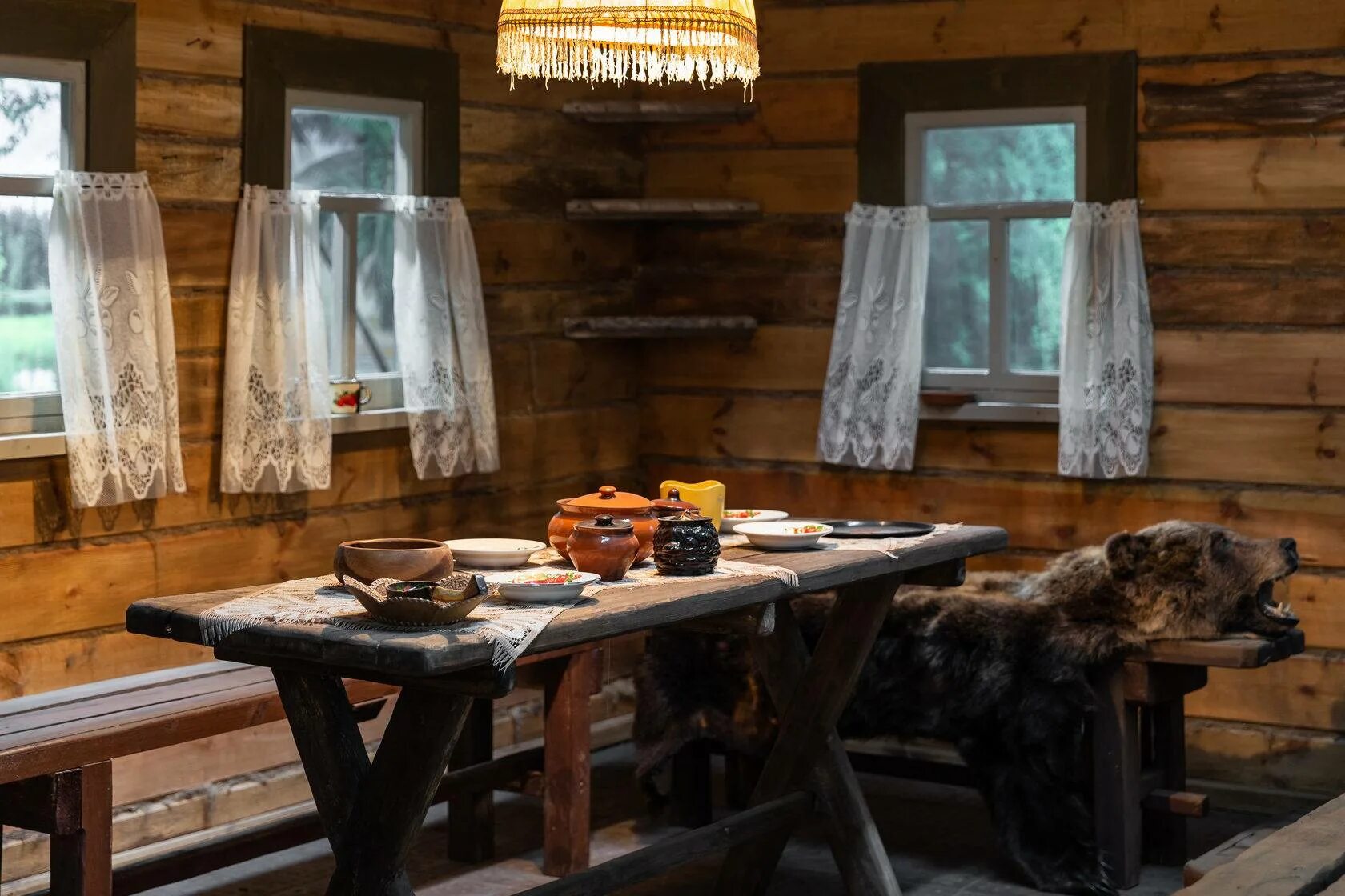 Деревенская изба. Живопись сельская жизнь зимой. Деревенская изба. Прибежали в избу дети второпях зовут отца. Старый домик.