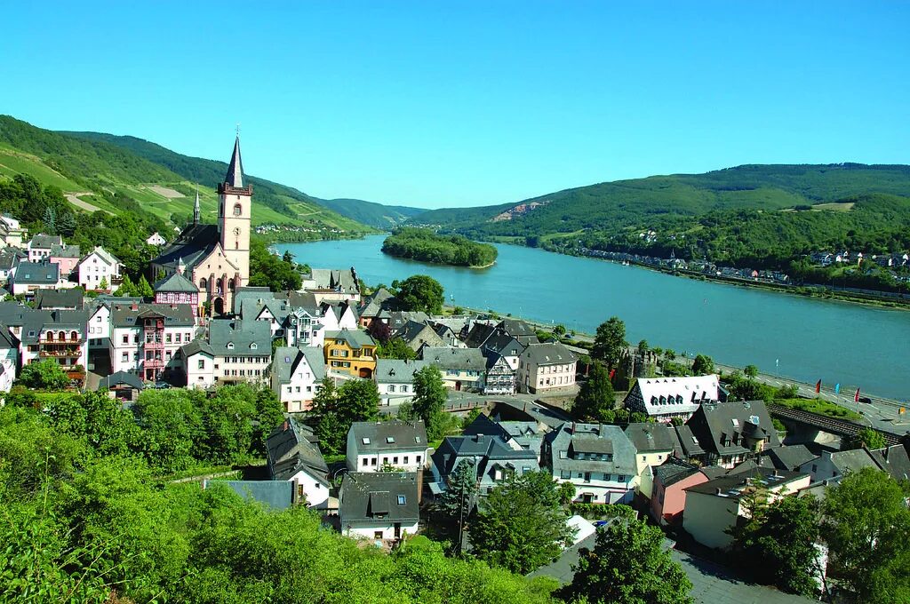 Бурная европейская. Бизнес в европе. Замок катц фото. Basel город в швейцарии. Обои на телефон брюгге.