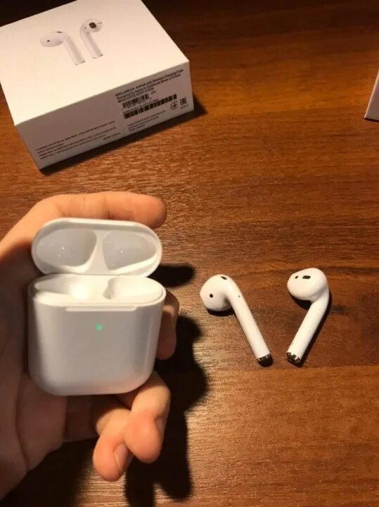 Когда выходят airpods 2. Air pods 2. AIRPODS Air pods наушники. AIRPODS Air 2. Беспроводные наушники аирподс 2.