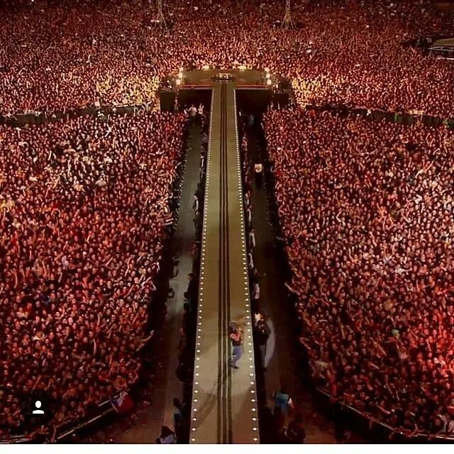Самый длинный рок концерт. Ac dc концерт 2009. acdc &quot;live at river plate&quot;. рок концерт. рок концерт вид со сцены.