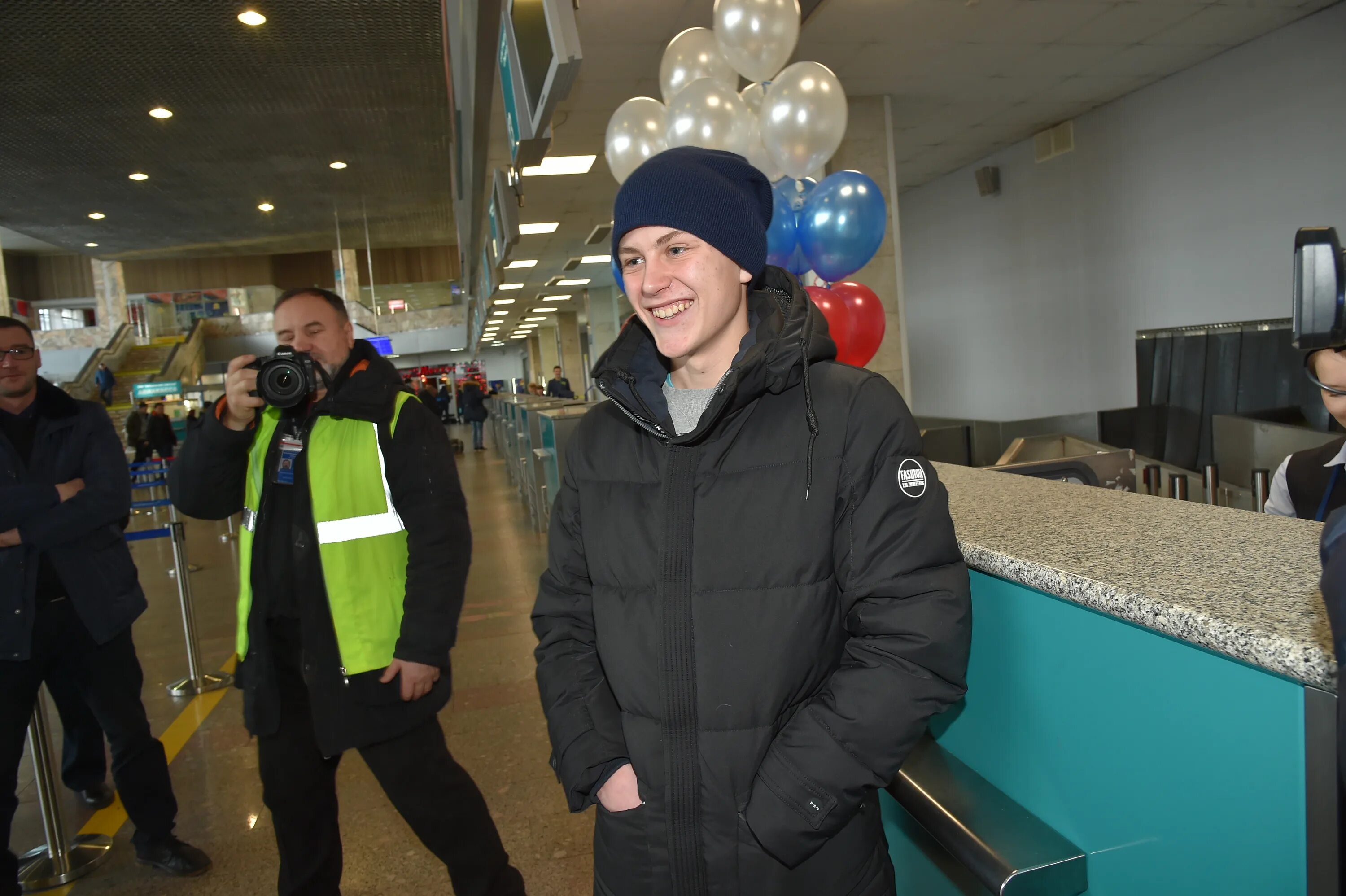 Прогноз погоды николаевск на амуре аэропорт. Николаевск на Амуре аэропорт. Новый аэропорт в Николаевске на Амуре. Двухмиллионный пассажир Хабаровска аэропорт. Начальник аэропорта Николаевск на Амуре.