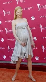 Top 20 pregnant celebrity fashion PHOTOS Celebrity maternity style, Pregnan...
