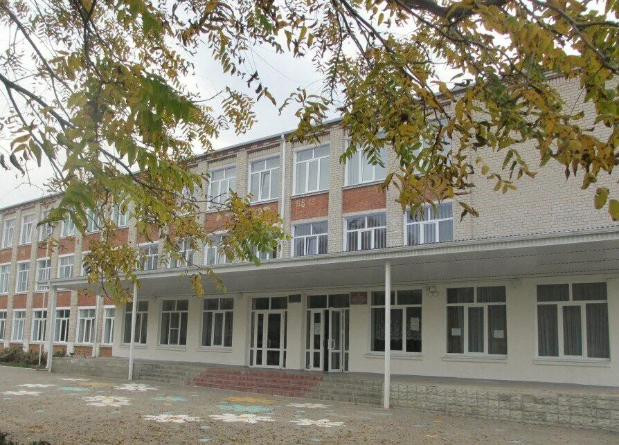 Курганинск школа 1. Школа 4 Курганинск. Город Курганинск школа номер 4. МАОУ СОШ 2 Курганинск. Школа 1 Курганинск здание.