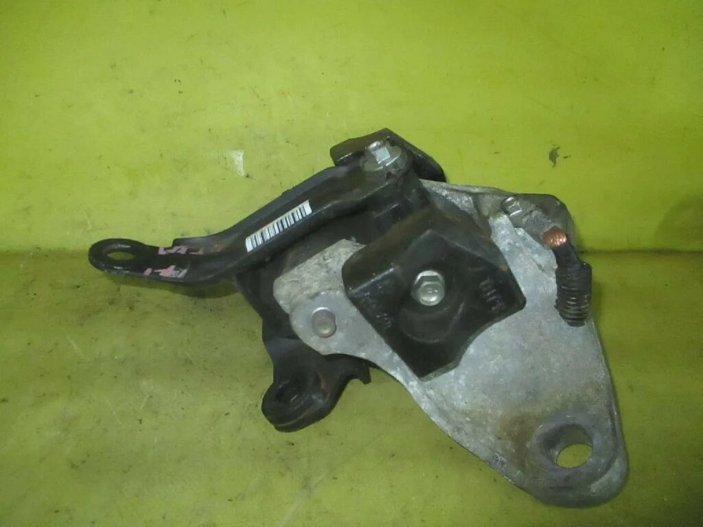 Подушка двигателя dw3w. Подушка двс мазда демио. подушка двигателя mazda demio de3fs. мазда демио 2004 подушки двигателя. крепления подушки двигателя мазды демио 1999.