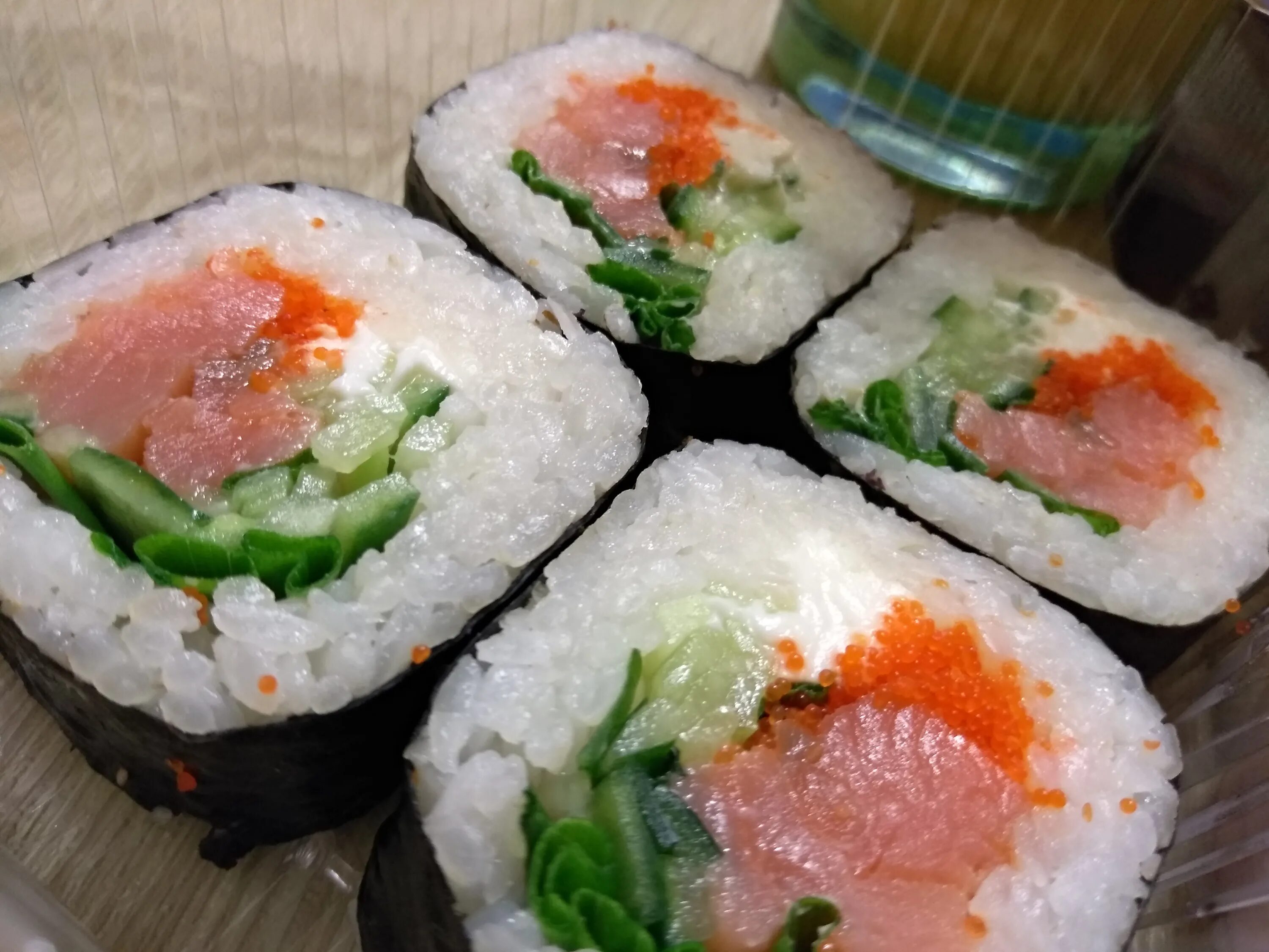 Апастово суши бар. Роллы лангепас. Роллы партизанск. Сакура партизанск роллы. Роллы лангепас.