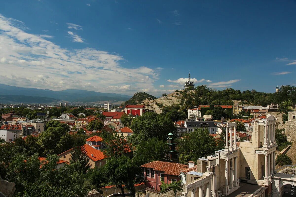 Город в болгарии 5. Пловдив Болгария. Пловдив горы Болгария. Пловдив Болгария достопримечательности. Старый Пловдив Болгария.