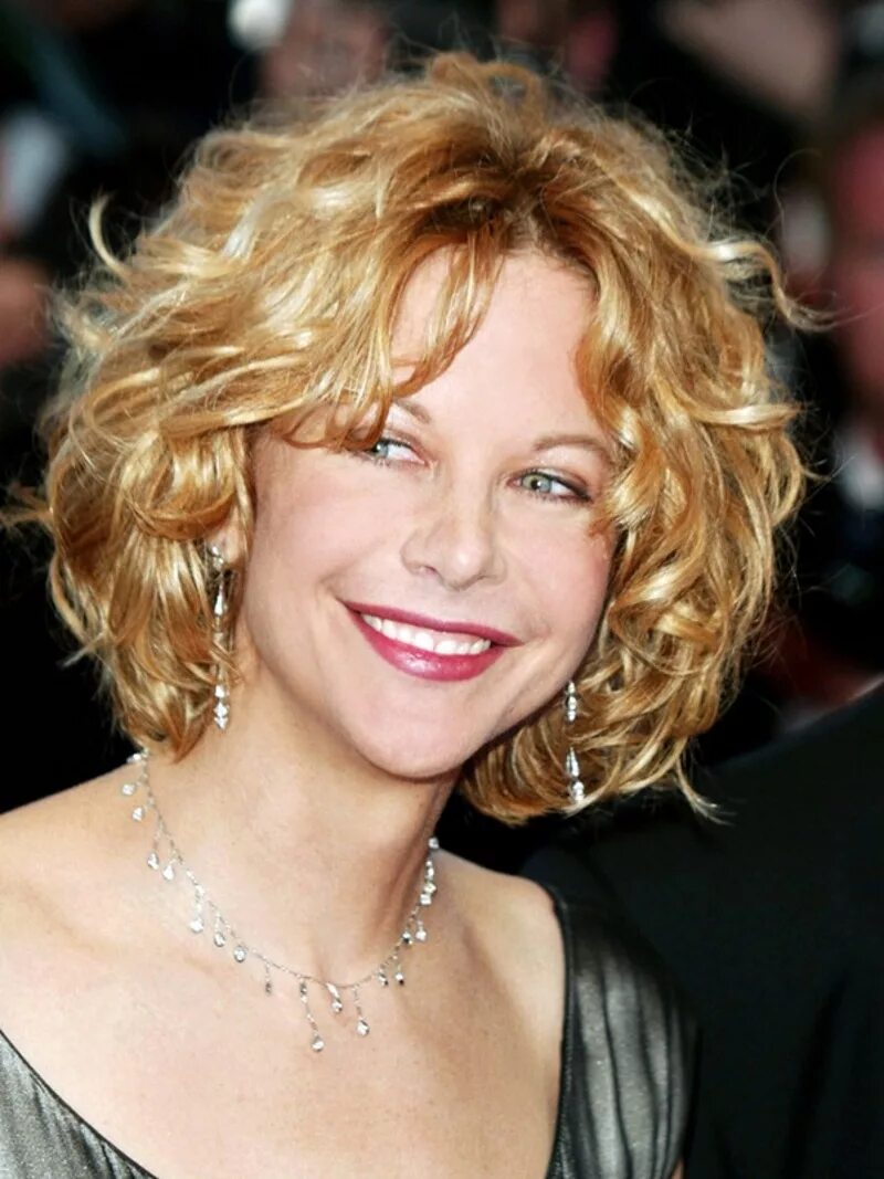 укладочка на короткие волосы. стрижка дебют гаврош боб. стрижки на волнистые волосы. 40 волнистая. стрижка боб гарсон на средние волосы волнистые.