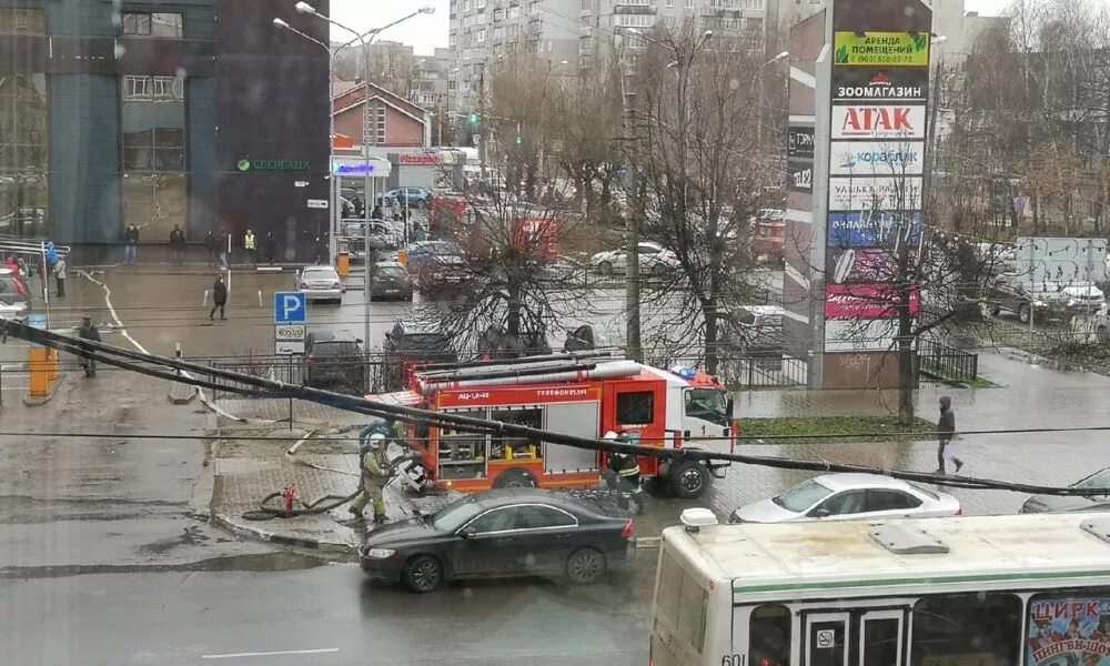 Сирена в ярославле 10 июня. Сирена в ярославле. Много пожарных машин в брагино ярославль 24. Сирена и трипод. Сирена в ярославле 10 июня.