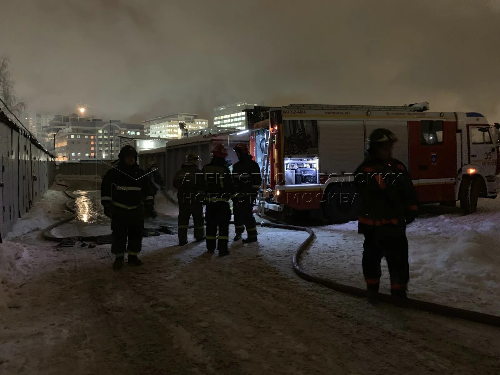 Пожар в Москве сегодня на севере Москвы. Пожар на севере Москвы сейчас. Пожар в Москве сегодня на севере. Пожар в Москве сейчас на севере Москвы.