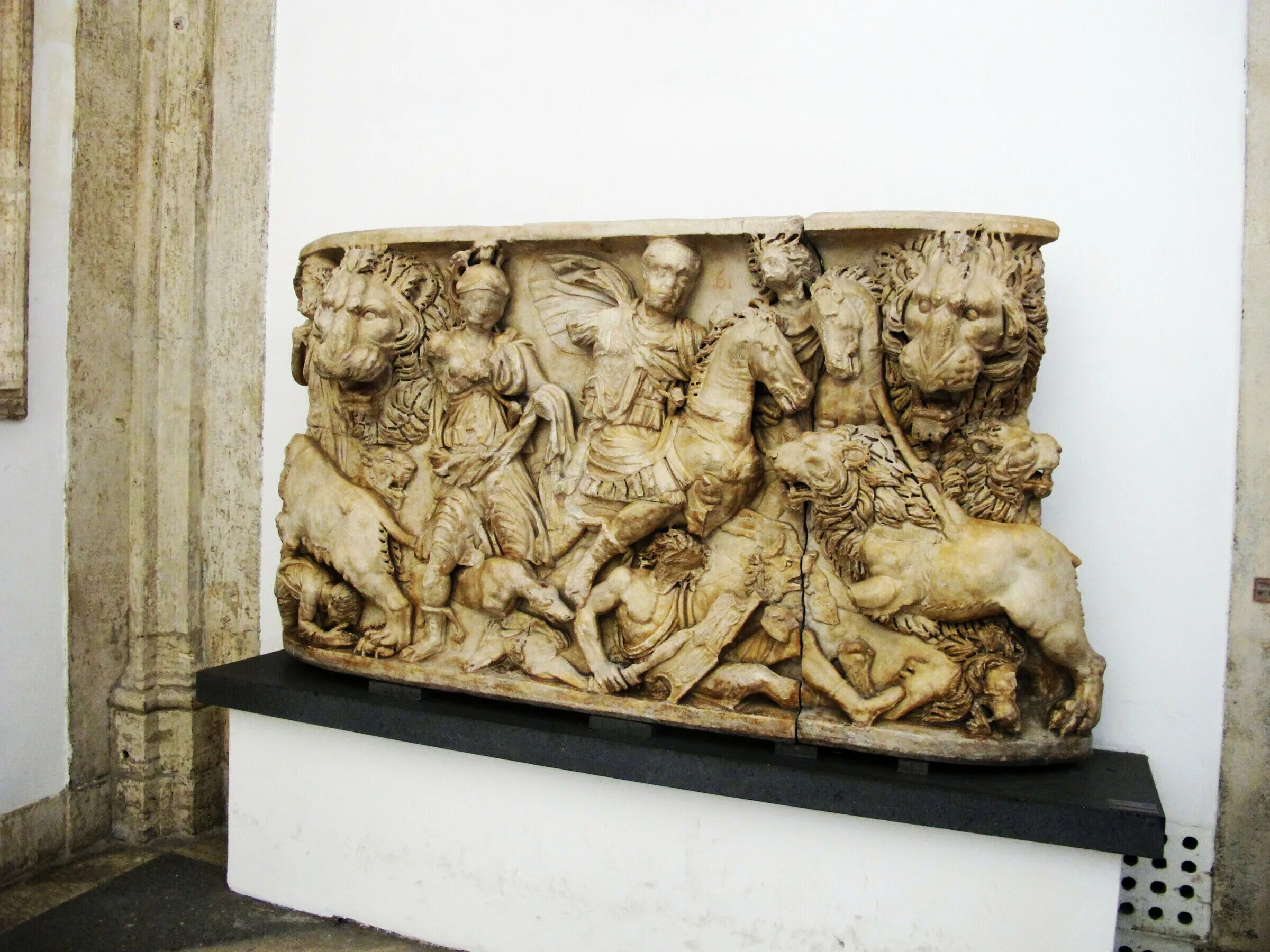 мраморный саркофаг. деревянный саркофаг в эрмитаже. саркофаг ахиллеса.