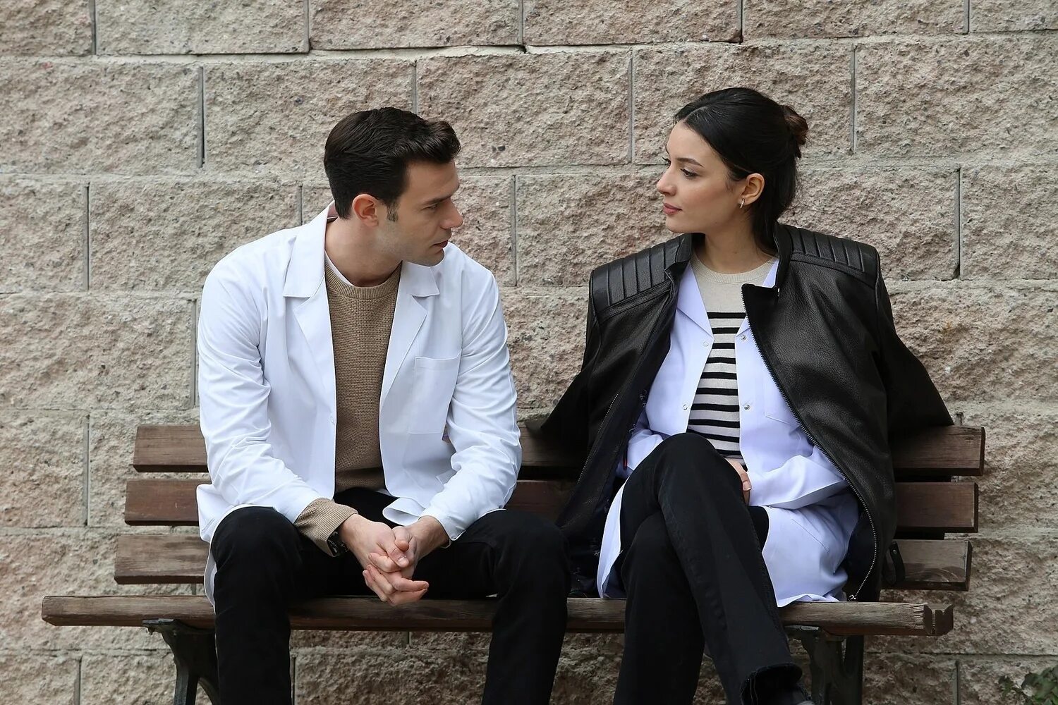 Turkru tv guru. Улыбнись своей судьбе турецкий сериал. Ветреный турецкий сериал акын. Turkru tv guru. Ветреный турецкий сериал миран.