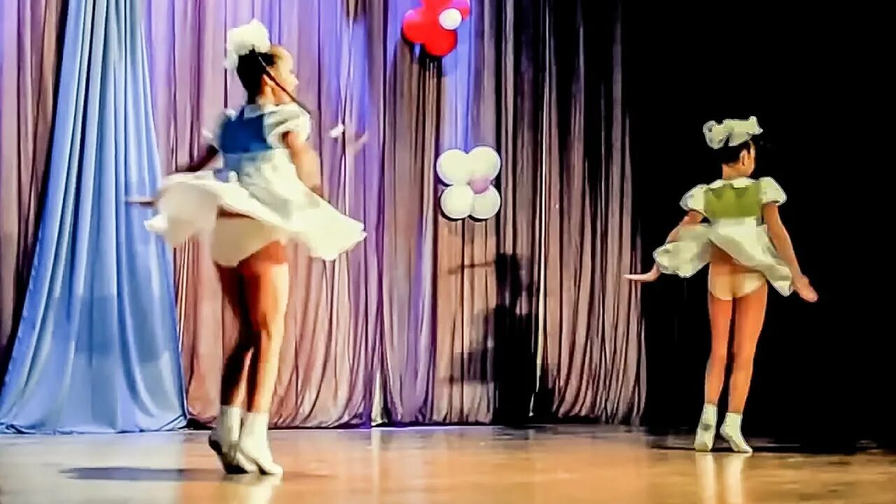 Танцы танцы только танцы. Дуэт патриотический две сестры танец. Танец две сестры. Танец две сестрички. Танец озорные девчонки.