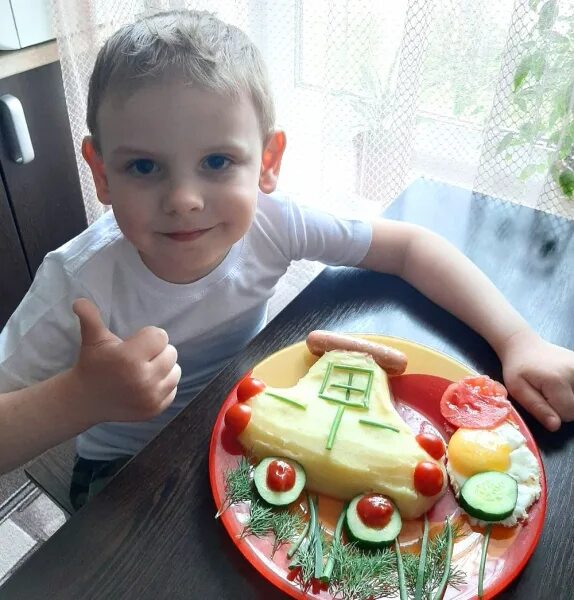 Завтрак пдд. Блюдо пдд для конкурса. блюда на тему пдд в садик. бутерброд в виде дорожного знака. блюдо на тему правила дорожного движения.