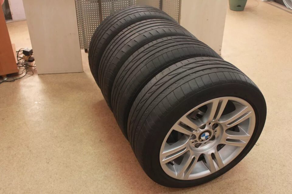 Купить 225 40 r19. 225/45 R17 BMW. 225/45 R19. 225/45 R19 на 8.5j. 225/45 R17 8j.