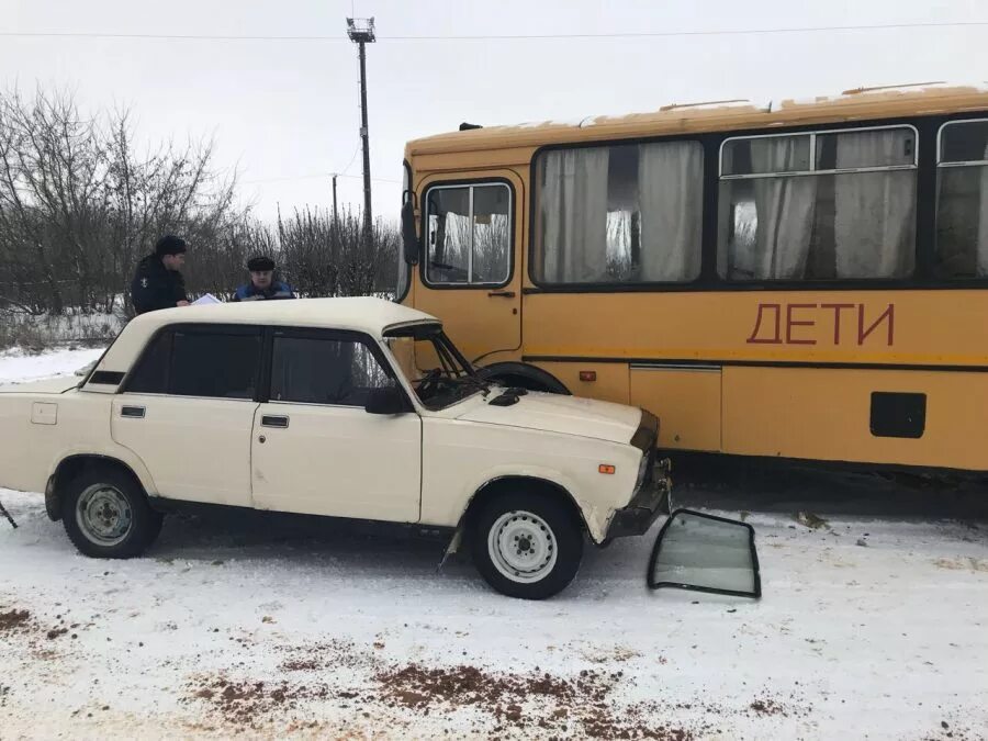 Хомутово орел автобус. Школьный автобус ваз. дтп с автобусом в орловской области. ваз маршрутка.