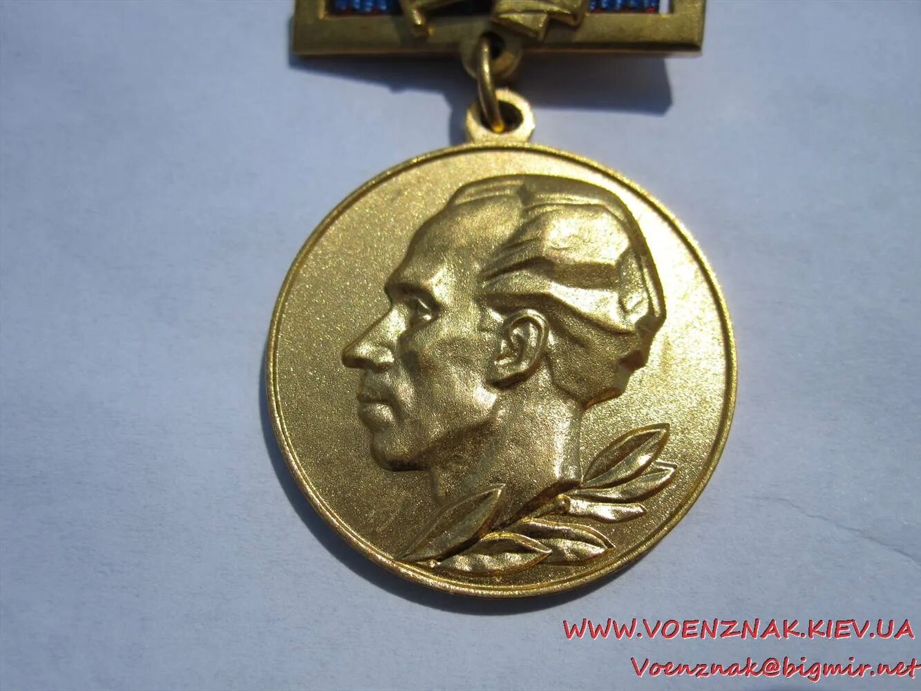 госпремия рсфср им горького. лауреат государственной премии ссср. государственная премия рсфср никулин. премия рсфср репина. юбилейная медаль алтайского края 85 лет.