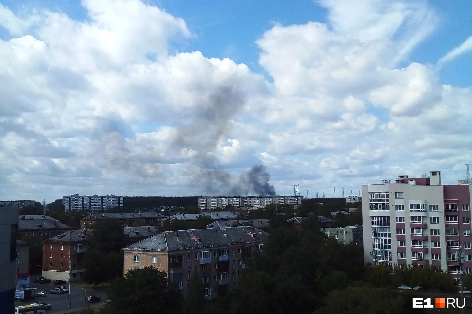 Авария на уралмаше екатеринбург. Полиция екатеринбург уралмаш. Уралмаш 2001 год. Свердловск трамвай уралмаш. Е1 уралмаш.
