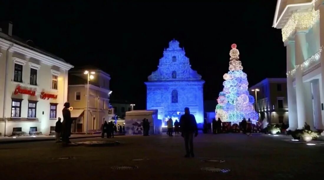 Парад победы 2019 года на красной площади в москве. Площадь 2020 года. Площадь 2020 года. Харьков 2020. Манежная площадь санкт-петербург елка.