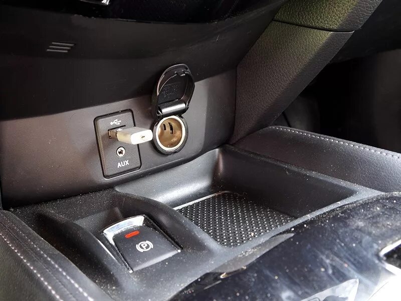 Подушки безопасности ниссан икстрейл. USB Nissan x Trail t32. Nissan x-Trail t31 розетка USB aux. Розетки USB для Nissan x-Trail t32. USB разъем x-Trail t32.