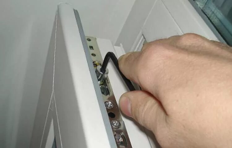 Roto эксцентрики летний зимний режим. Activpilot winkhaus фурнитура для пластиковых окон. Как переключить режим окна. Как отрегулировать пластиковые окна на зимний режим. Как переключить режим окна.