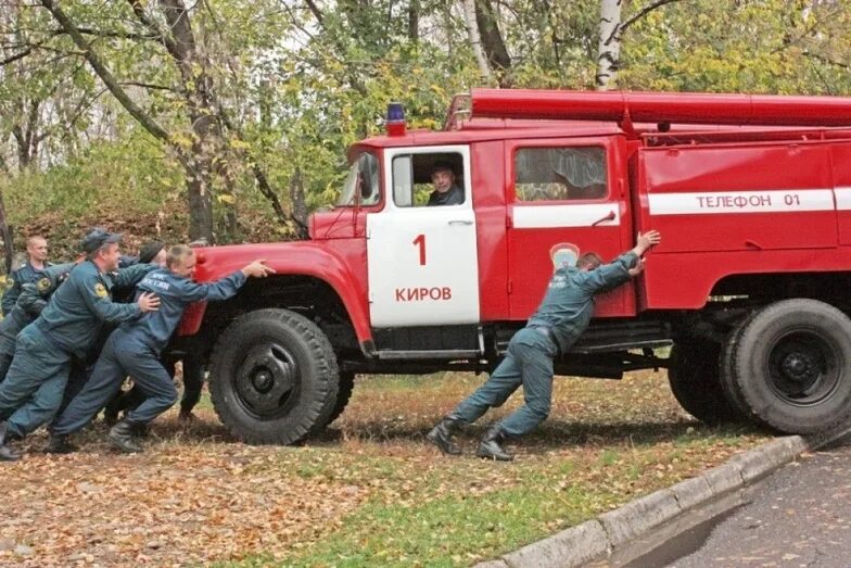 Пч 16. 16 Пожарная часть Киров. Пожарные части Кирова. Техническое обслуживание пожарных автомобилей. Пожарная машина Киров.