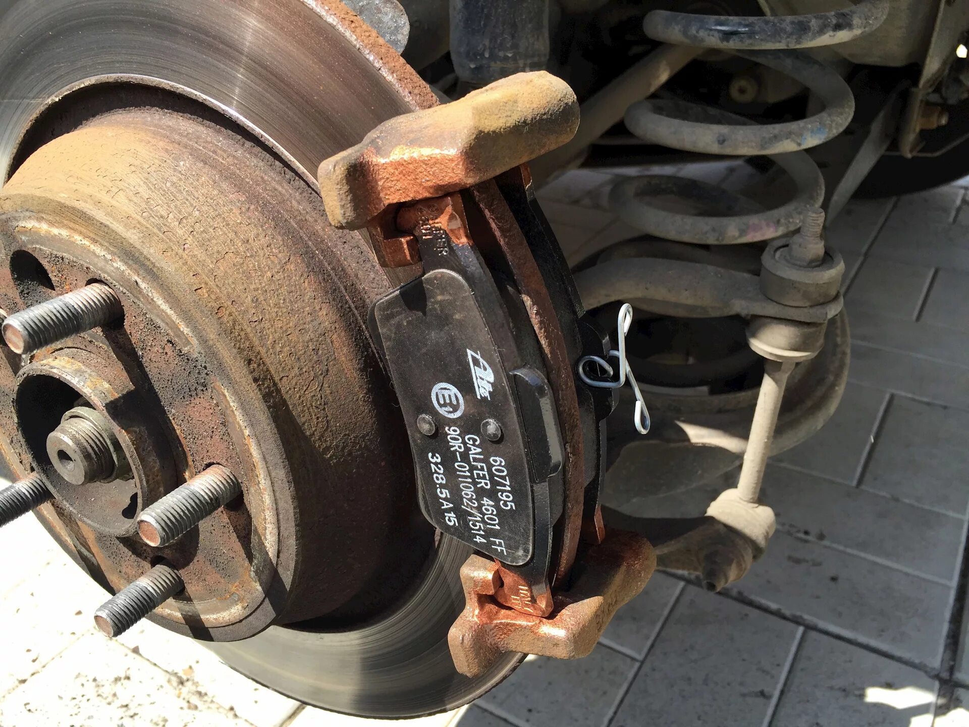 Колодки на форд эскейп 2002 года. Ford kuga задние колодки. 5 задние колодки. Ford kuga задние колодки. Задние колодки форд куга 2.