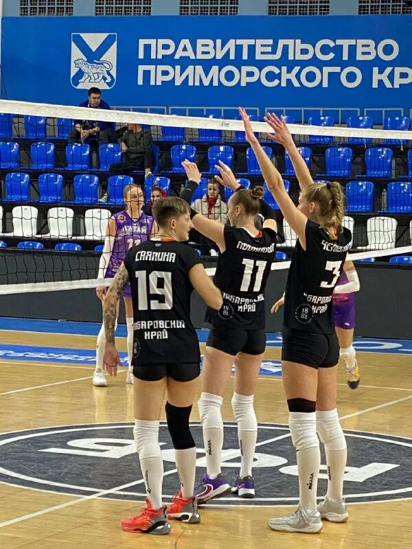 тигрицы волейбол. волейбольный клуб волжаночка. волейбол 4. украина николаев гандбол женщины. уралочка-нтмк чемпион.