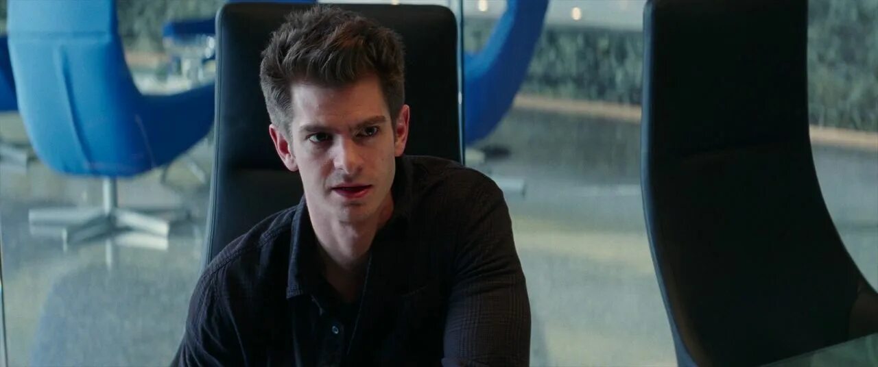 человек паук 2014 высокое напряжение. макс диллон человек паук высокое. новый человек паук 2 гарри осборн. новый человек высокое напряжение актер. эндрю гарфилд питер паркер.