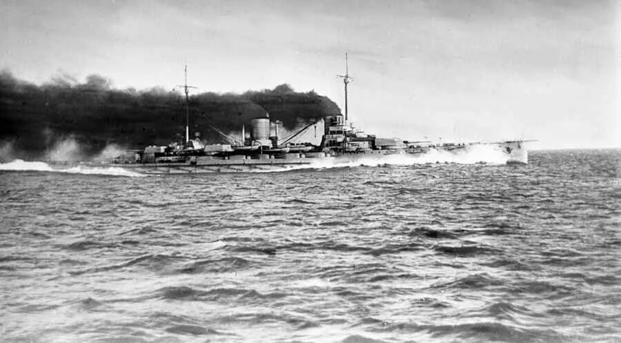 Гебен и бреслау. Гебен зи. Линейный крейсер гебен. Дредноут гебен. Зейдлиц линейный крейсер.