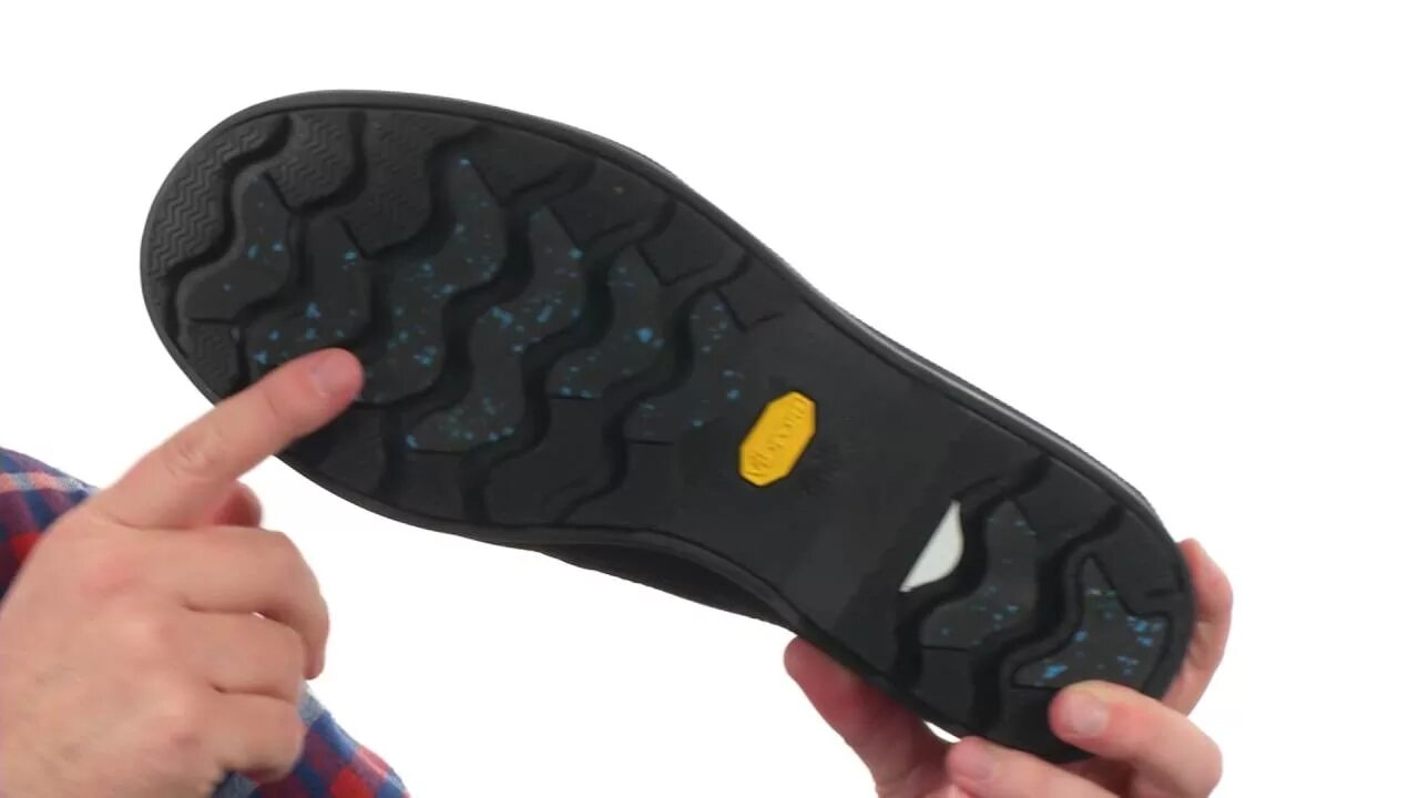 Скользят подошвы кроссовок. Подошва Vibram Arctic Grip. Ботинки с подошвой Vibram Arctic Grip. Подошва Vibram 360. Vibram s1379 подошва.