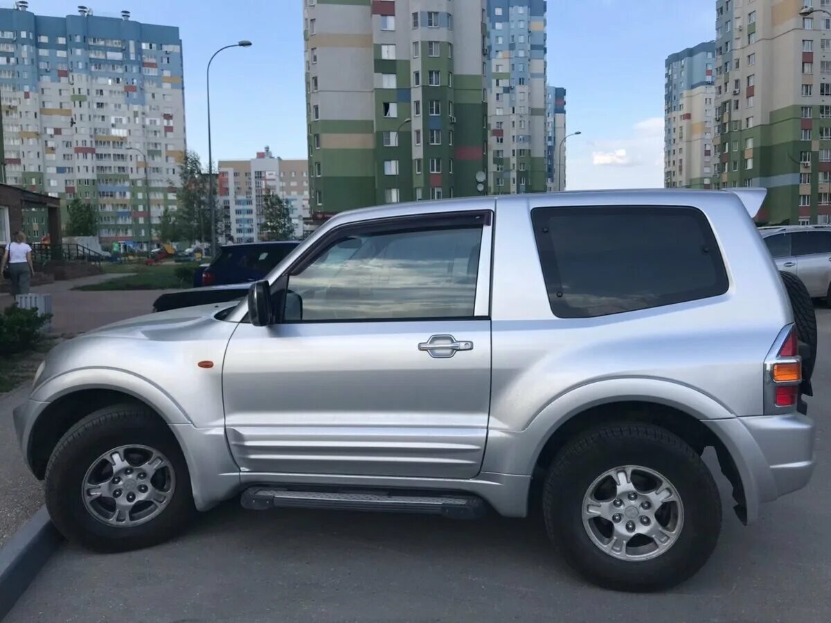 Мицубиси паджеро купить бу на авито. Mitsubishi Pajero трёхдверный. Паджеро 2002. Митсубиси Паджеро 3 трехдверка. Mitsubishi Pajero 2002.