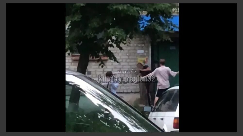 Мальчика избили в автобусе. В волгограде мужчина в автобусе. Впатп 7. В волгограде мужчина в автобусе. Мужчина избил мальчика в автобусе.