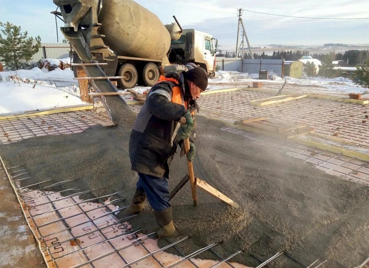 Заливка площадки бетоном. Заливка бетона. Дам бетон. Бетонные работы. Дам бетон.