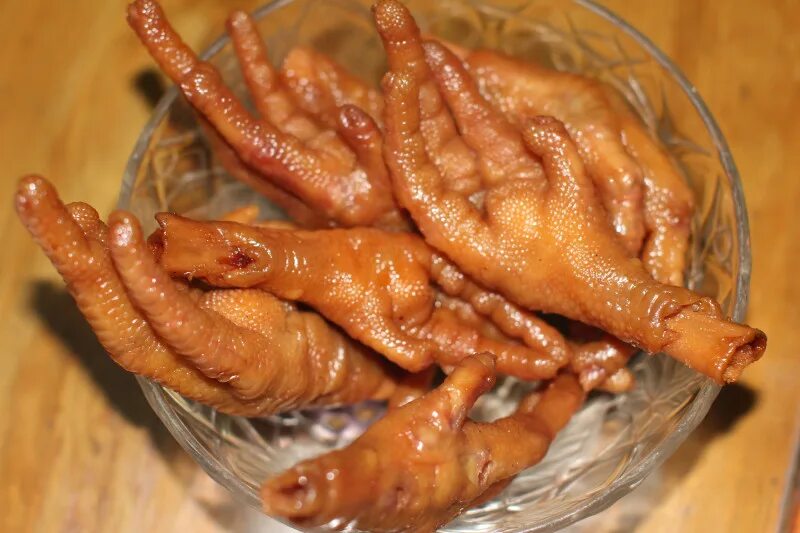 жареные куриные лапки. шашлык из куриных лапок. куриные лапки в китае деликатес. куриные лапки по корейски. китайские куриные лапки.