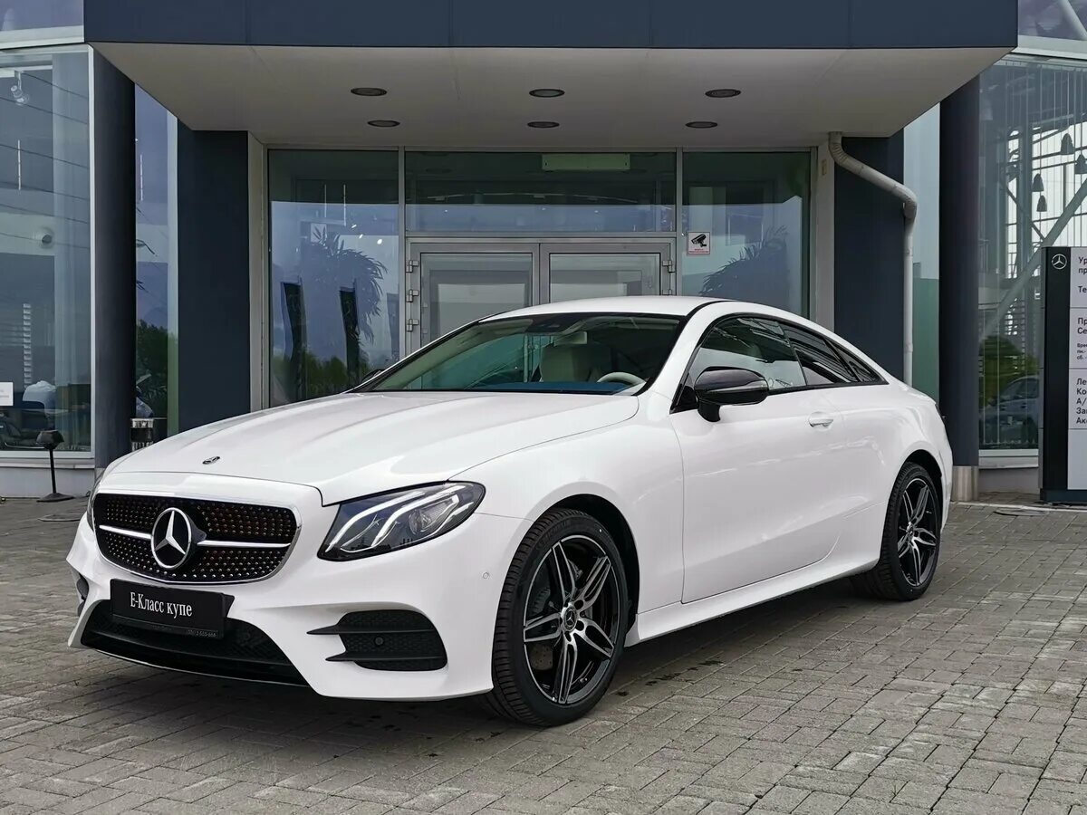 Mercedes e 2018. Мерседес е200 купе 2020. Мерседес Бенц e200 купе. Mercedes e class Coupe 2021 White. Мерседес Бенц е 200 купе белый.