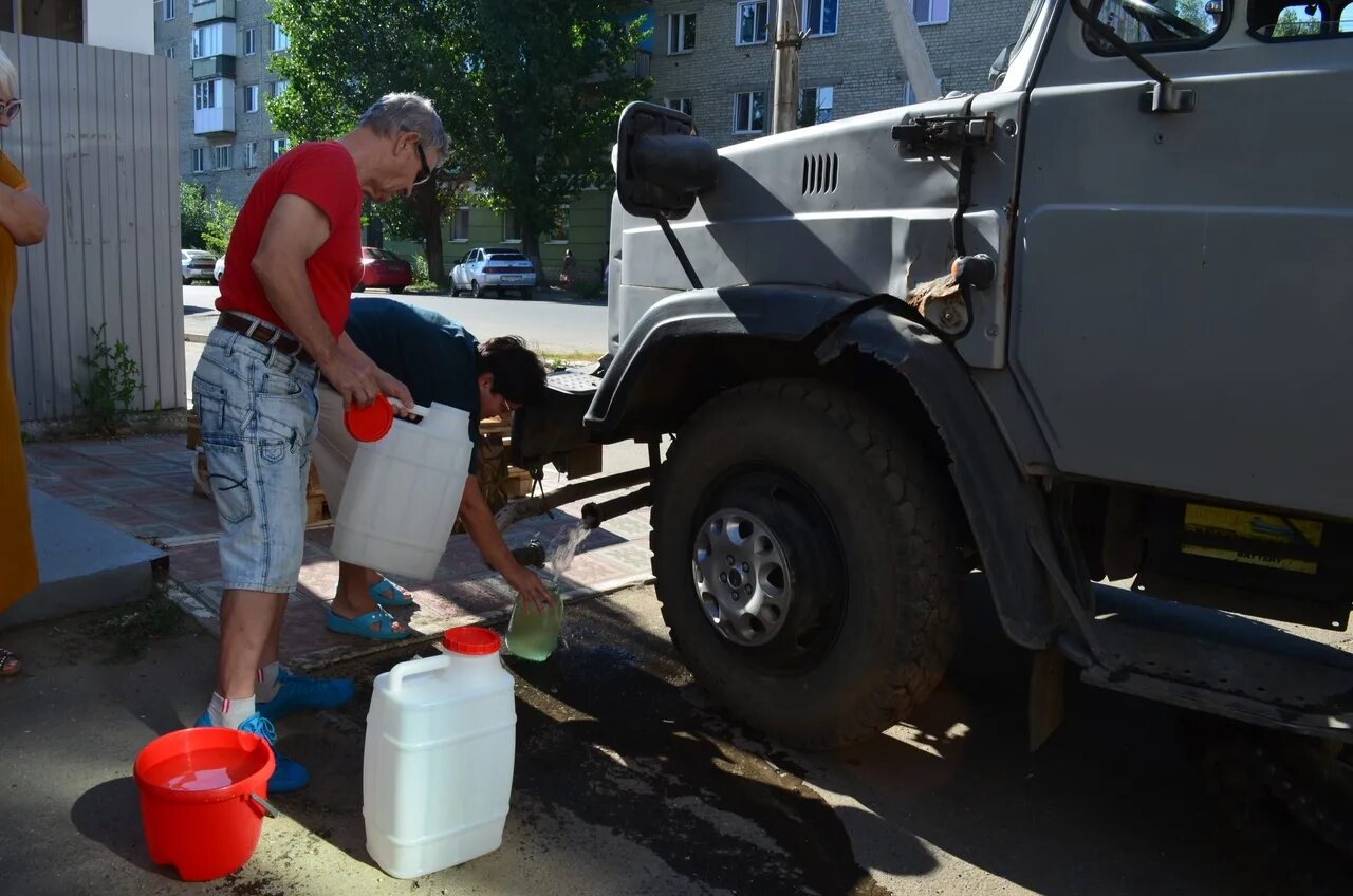 Подвоз питьевой воды. Подвоз воды. Подвоз воды населению. Подвоз воды организовка. Подвоз воды населению при отсутствии центрального водоснабжения.