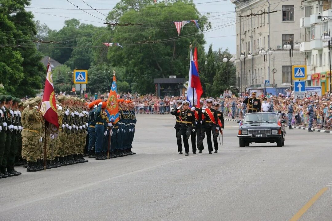 9 мая в крыму. Керчь парад 9 мая 2022. Керчь военный парад Керчь. Парад Победы Керчь. Парад в Крыму 2022.