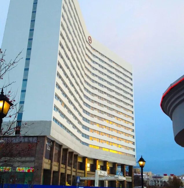 Деловой центр арктика мурманск. Ленина 82 мурманск азимут. Отель азимут мурманск официальный сайт. Гостиницы в мурманске в центре. Конгресс отель меридиан мурманск официальный сайт.