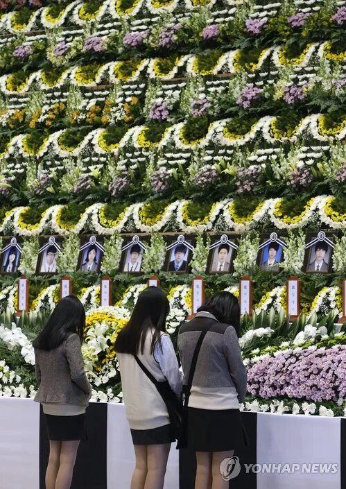 Трагедия парома "севоль 2014. Южная корея. Севоль ученики. Севоль 2014. Sewol ferry трагедия.