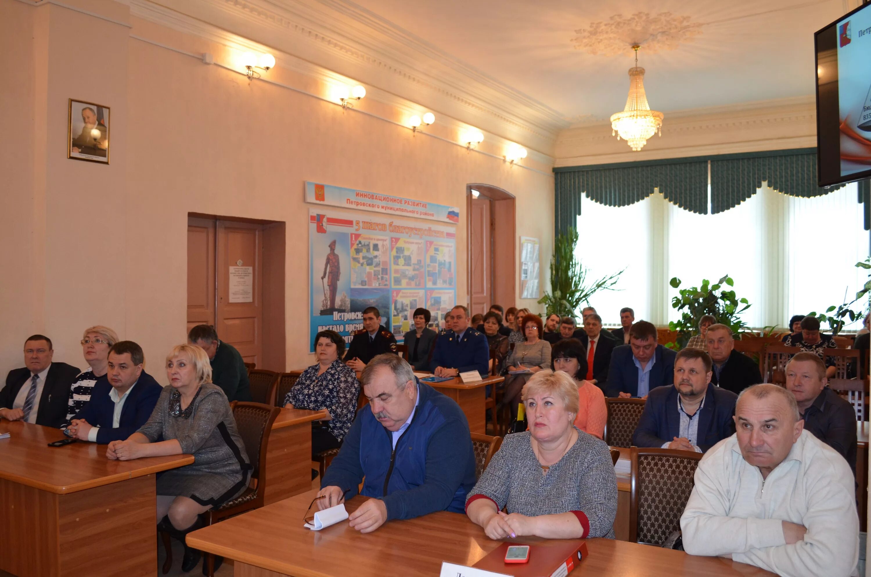 Сайт петровского районного суда. Петровск больница Саратовская область. Петровская районная больница. Муниципальный совет округа Петровский. Петровский районный суд Тамбовской области.