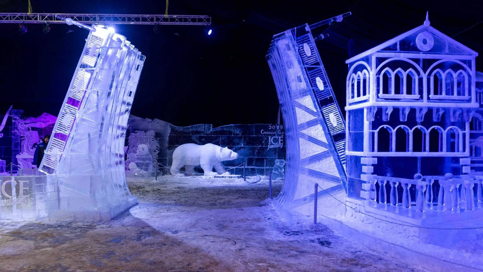 Январь куда пойти. Фестиваль ледяных скульптур 2022 в СПД. Фестиваль ледовых скульптур Санкт-Петербург 2022. Ледяные скульптуры в Питере 2022. Ледяные фигуры в СПБ 2022.