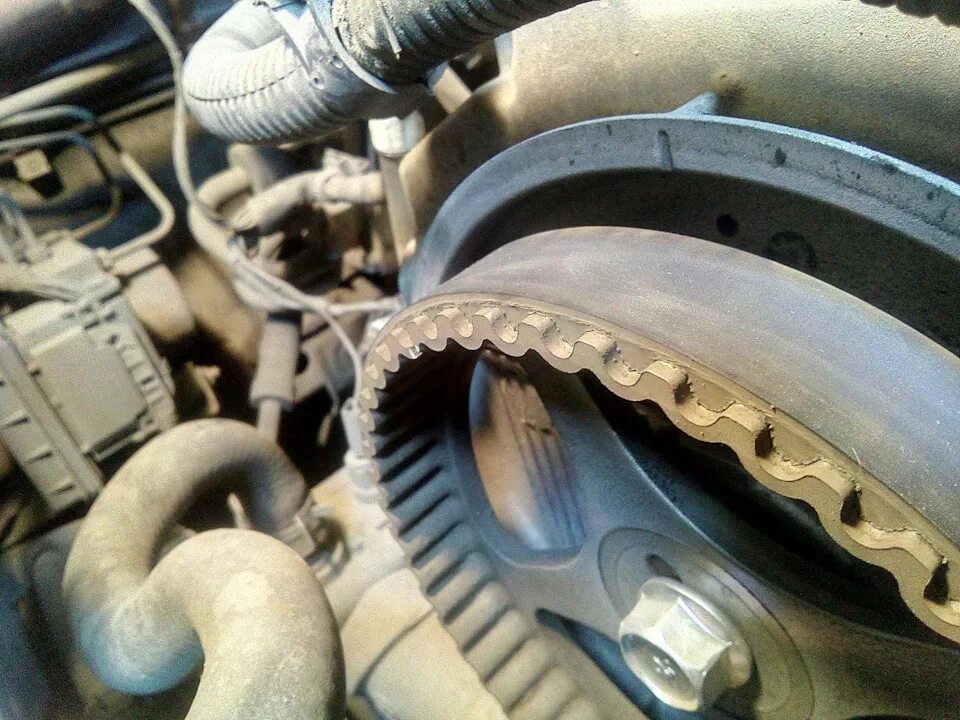 K4ma690 двигатель комплект грм. Грм спектра 1. Метки ремня грм киа спектра. Замена зубчатого ремня. Ременной привод грм.