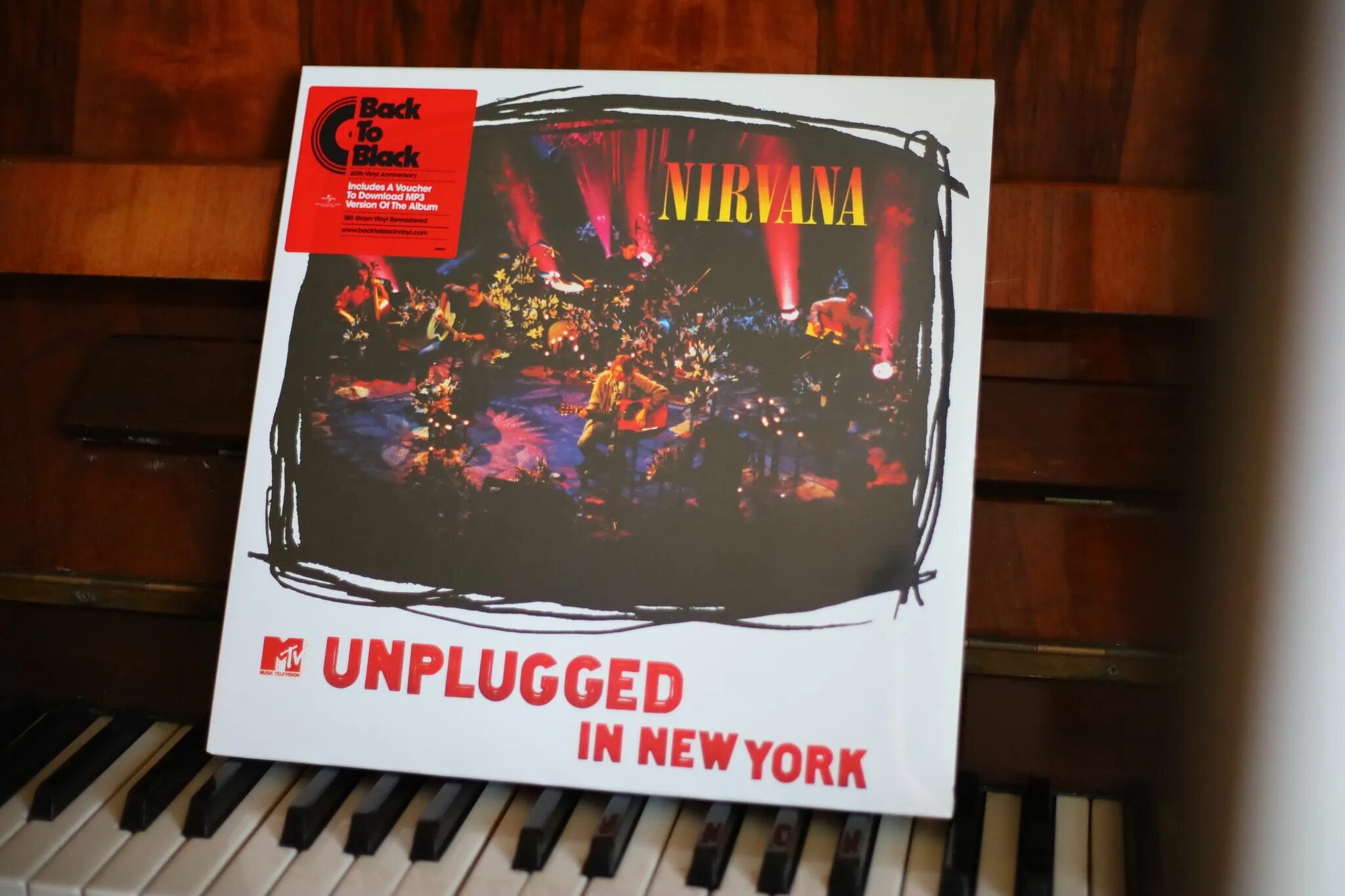 Nirvana unplugged in new. Nirvana Unplugged in New York 1994. MTV Unplugged in New York. Виниловая пластинка Nirvana. Nirvana MTV Unplugged in New York.
