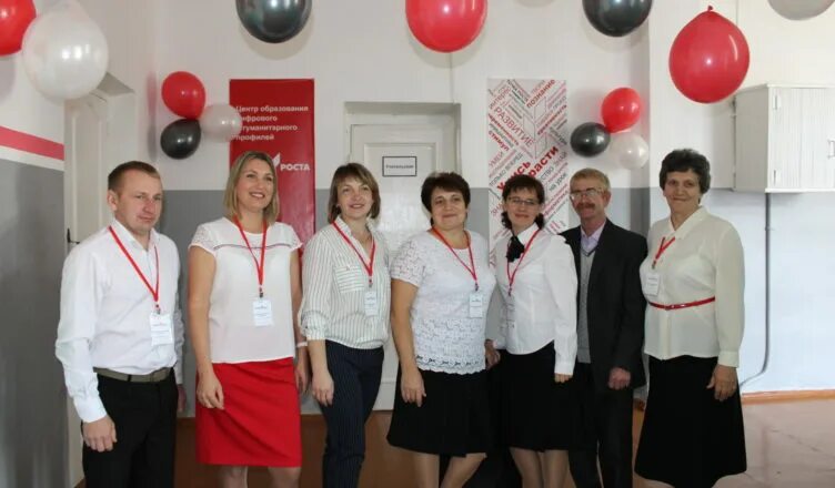 Школа островок детства 2109. Креативная мебель для школы. Учитель в пустом классе. Островки школа. Школа 44 ученики.