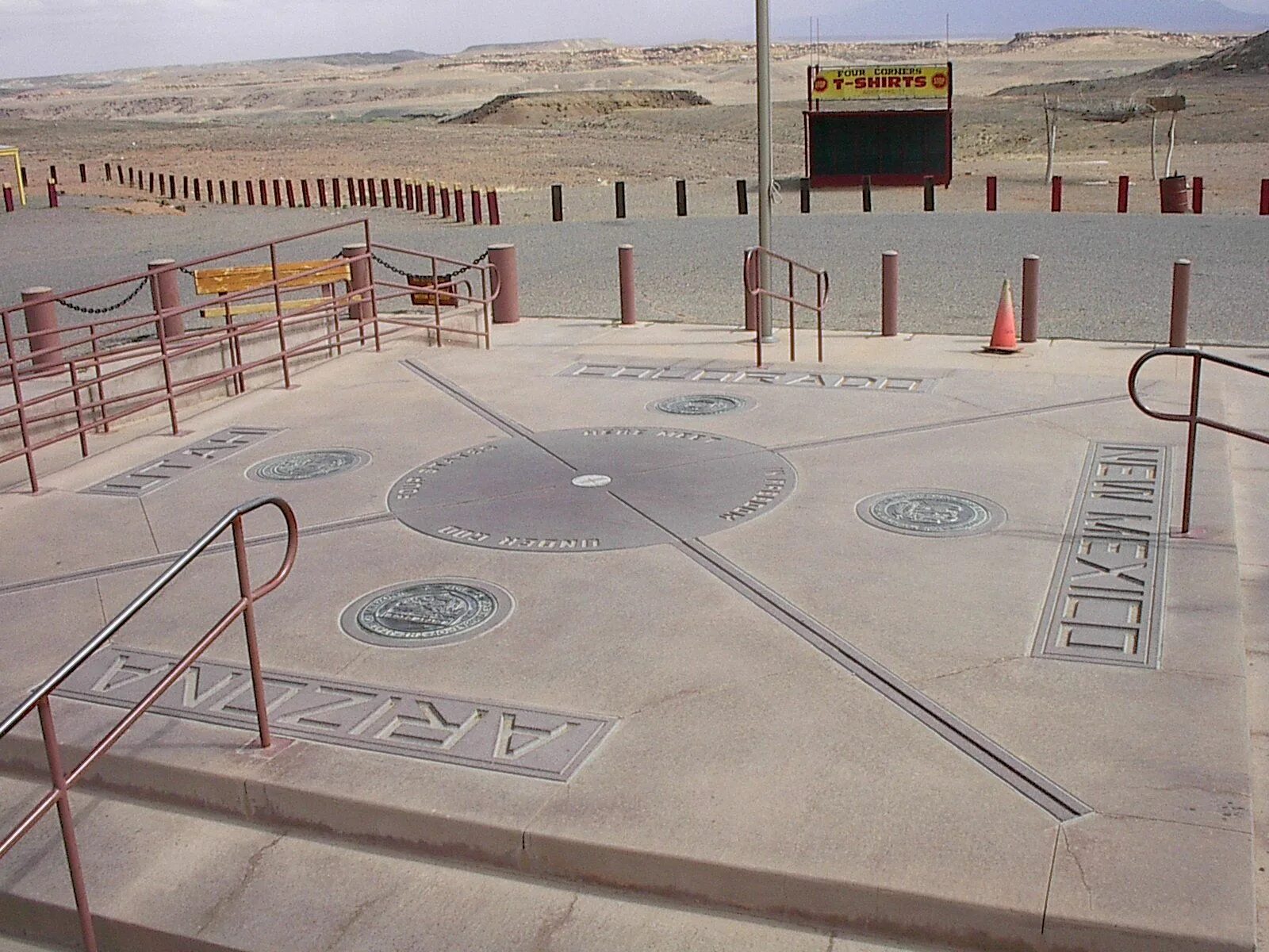 Юта Колорадо Аризона Нью Мексико. Монумент четырех углов (four Corners Monument). Граница Колорадо Нью Мексико. Граница 4 Штатов в США. New corners