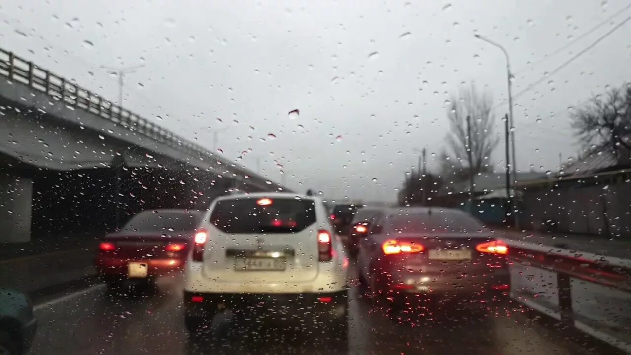 Погода в алматы в апреле 2024. Алматы дождь. Талгар мост. Пробки в Алматы. Пробки в Алматы фото.