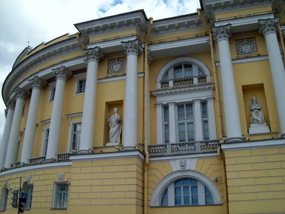 Росси здание сената и синода. Здание синода в санкт петербурге архитектор. Здание синода в санкт петербурге архитектор. Здание сената и синода 1829 1834. Здание сената на сенатской площади.