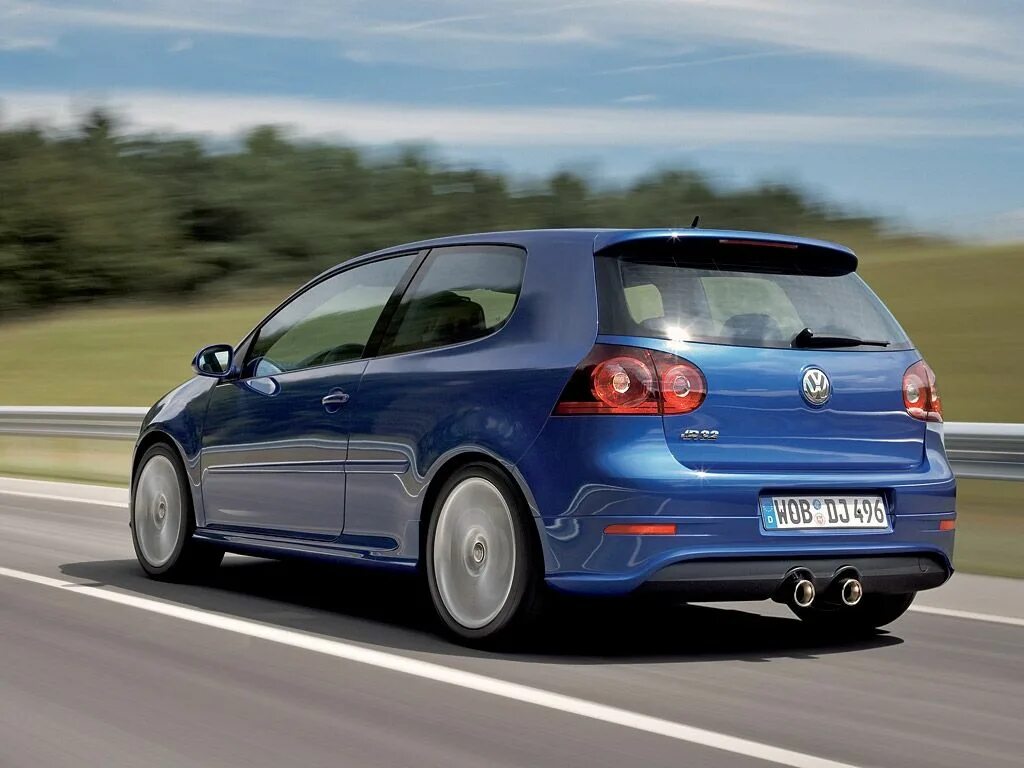 Какой гольф купить. Фольксваген Golf r32. VW Golf 5 r. Golf v r32. Гольф 5 r32.