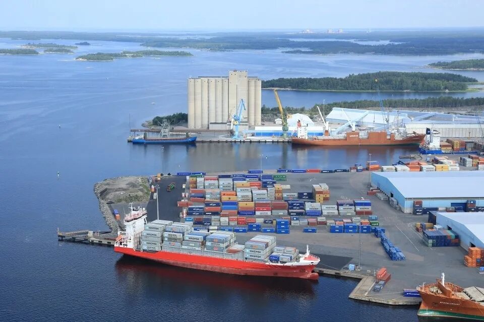 Порт в финляндии. Порт Хамина котка. Финляндия морской порт котка. Контейнерный порт в Финляндии. Хельсинки морской порт терминал.